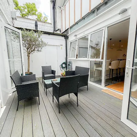 Apartment Spacious 3-bedroom Flat In Holloway With Unique Patio With Free Wi-fi London