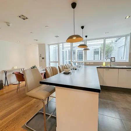 Spacious 3-bedroom Flat In Holloway With Unique Patio With Free Wi-fi Apartment