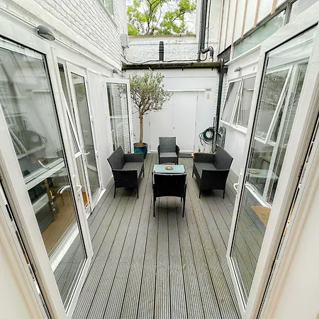 Spacious 3-bedroom Flat In Holloway With Unique Patio With Free Wi-fi Apartment *