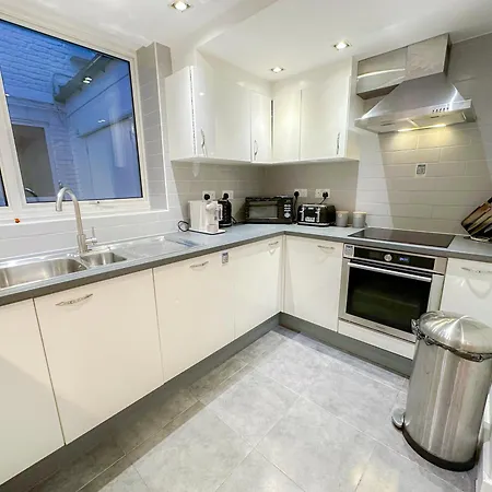 Apartment Spacious 3-bedroom Flat In Holloway With Unique Patio With Free Wi-fi London