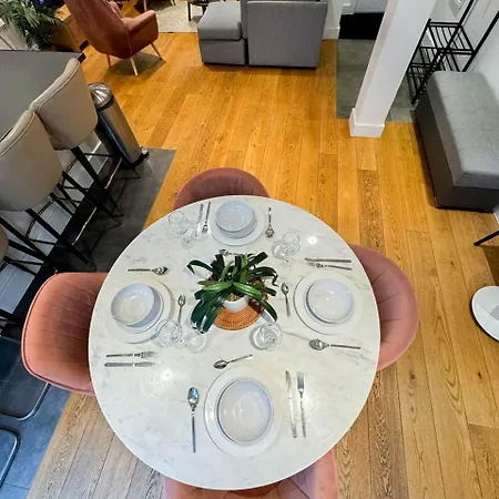 Spacious 3-bedroom Flat In Holloway With Unique Patio With Free Wi-fi