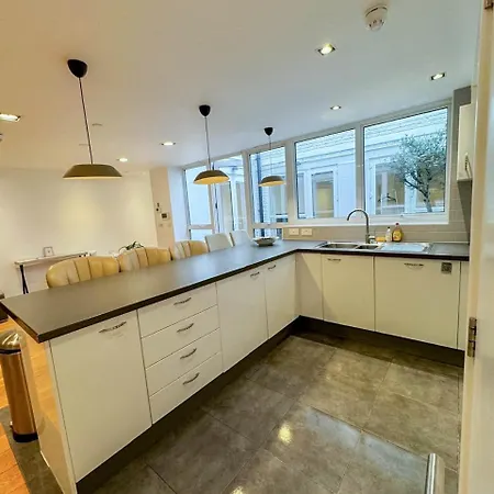 Spacious 3-bedroom Flat In Holloway With Unique Patio With Free Wi-fi Apartment *