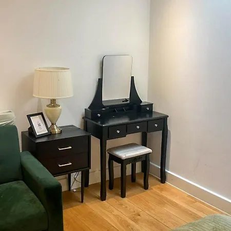 Spacious 3-bedroom Flat In Holloway With Unique Patio With Free Wi-fi Apartment London