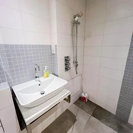 Spacious 3-bedroom Flat In Holloway With Unique Patio With Free Wi-fi