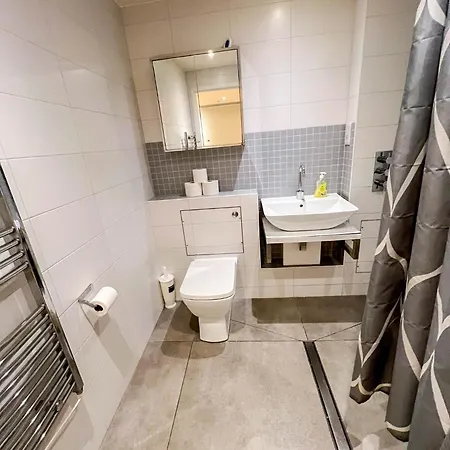 Spacious 3-bedroom Flat In Holloway With Unique Patio With Free Wi-fi London