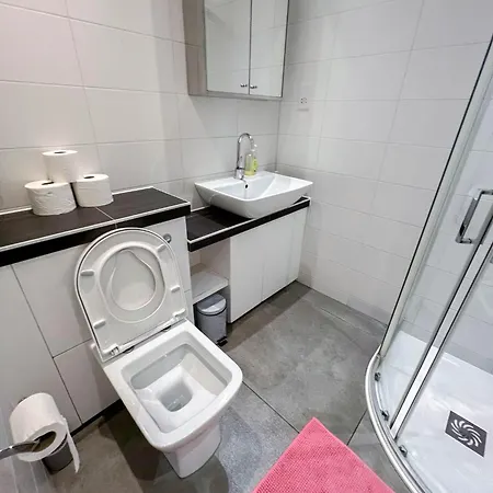 Spacious 3-bedroom Flat In Holloway With Unique Patio With Free Wi-fi Apartment *
