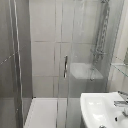 Sleeps 4 Cosy In Golder Greens Nw11 London