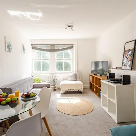 #15 Charming Notting Hill Retreat