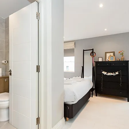 Apartment Stylish 2br Flat, 6 Min Chiswick Park Tube