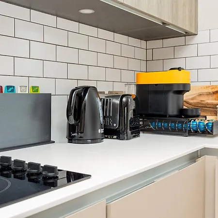 Apartment Stylish 2br Flat, 6 Min Chiswick Park Tube London