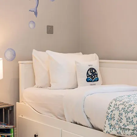 Apartment Stylish 2br Flat, 6 Min Chiswick Park Tube London