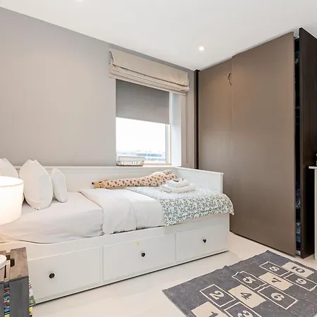 Stylish 2br Flat, 6 Min Chiswick Park Tube *