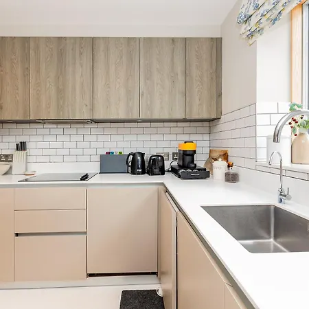 Apartment Stylish 2br Flat, 6 Min Chiswick Park Tube *