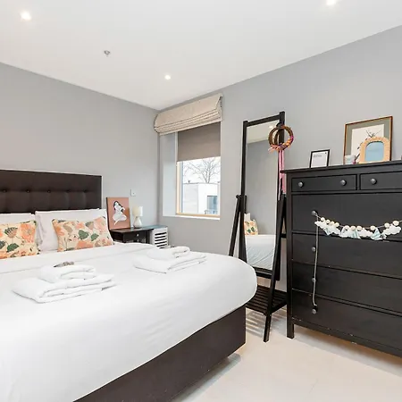 Apartment Stylish 2br Flat, 6 Min Chiswick Park Tube