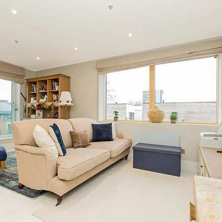 Apartment Stylish 2br Flat, 6 Min Chiswick Park Tube *