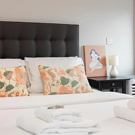 Apartment Stylish 2br Flat, 6 Min Chiswick Park Tube London