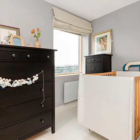 Stylish 2br Flat, 6 Min Chiswick Park Tube