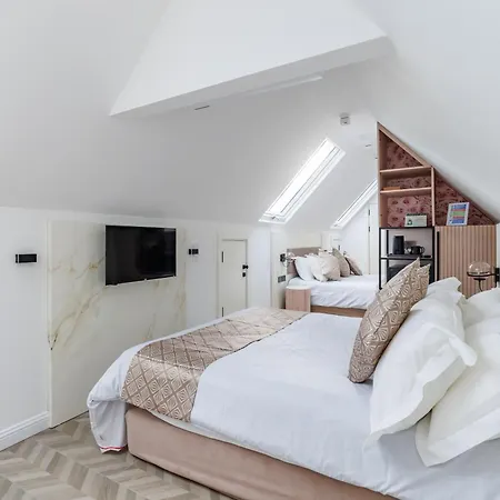 Hotel Rosemay Near London Heathrow Airport 4*
