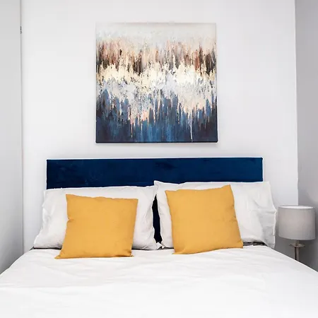 Apartment Modern Two Bed Two Bath Opposite Tube Station