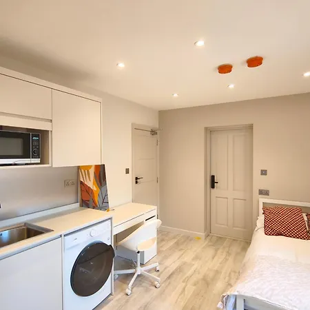 Morden Stratford Studio 1 *