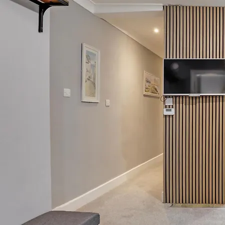 Sleeps 4,roof Garden, Top Apartment, Zone 2 Cls Central Apartment *