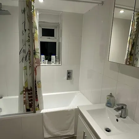 Mornington Crescent Apartment *