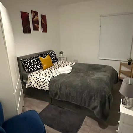 Mornington Crescent Apartment