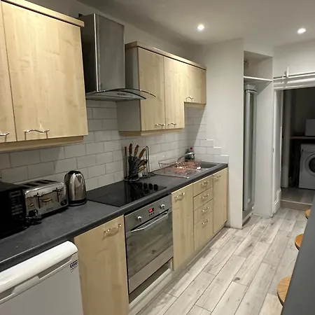 Mornington Crescent Apartment *