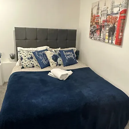 Mornington Crescent Apartment *