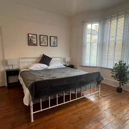2 Bedroom Luxury Flat In Centre Of Muswell Hill Apartment