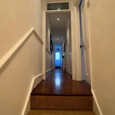 2 Bedroom Luxury Flat In Centre Of Muswell Hill London