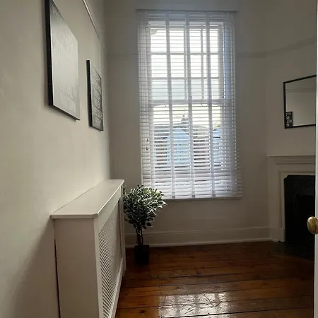 2 Bedroom Luxury Flat In Centre Of Muswell Hill Apartment