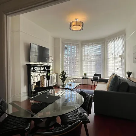 2 Bedroom Luxury Flat In Centre Of Muswell Hill *