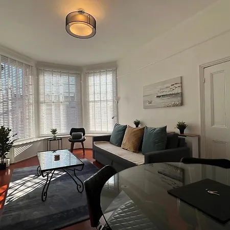 2 Bedroom Luxury Flat In Centre Of Muswell Hill Apartment