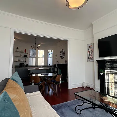 2 Bedroom Luxury Flat In Centre Of Muswell Hill * London