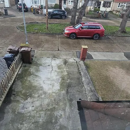 Two Bedrooms Self Catering Entire House In Greater London Of Apartment *