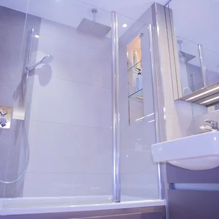 Luxury 1 Bedroom With Riverview *