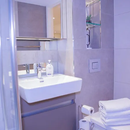 Luxury 1 Bedroom With Riverview *