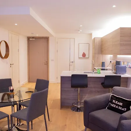 Luxury 1 Bedroom With Riverview Apartment