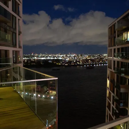 Luxury 1 Bedroom With Riverview Apartment *