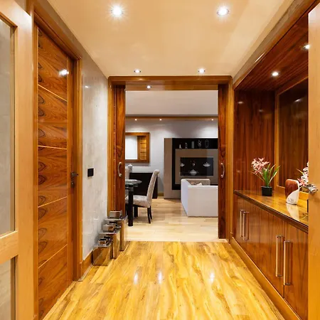 Mayfair Deluxe Apartment *