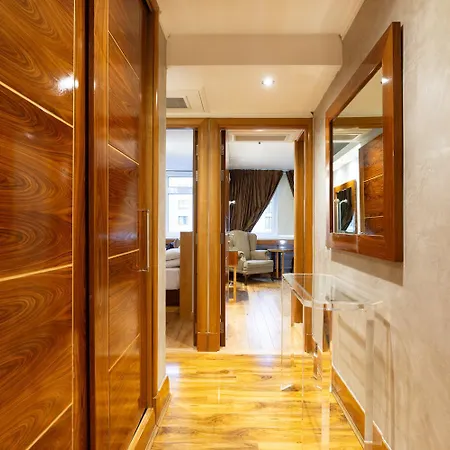 Mayfair Deluxe Apartment *