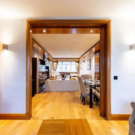 Mayfair Deluxe Apartment