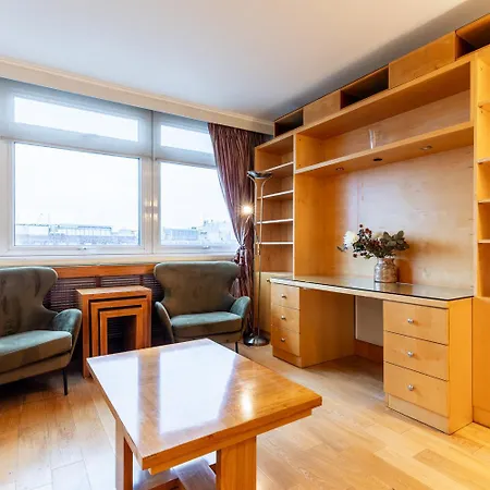 Mayfair Deluxe Apartment *