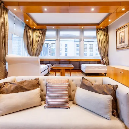 Mayfair Deluxe