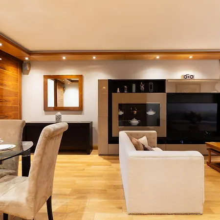 Mayfair Deluxe *