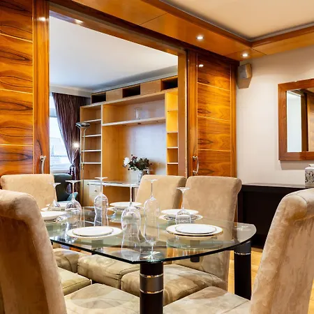 Mayfair Deluxe Apartment *