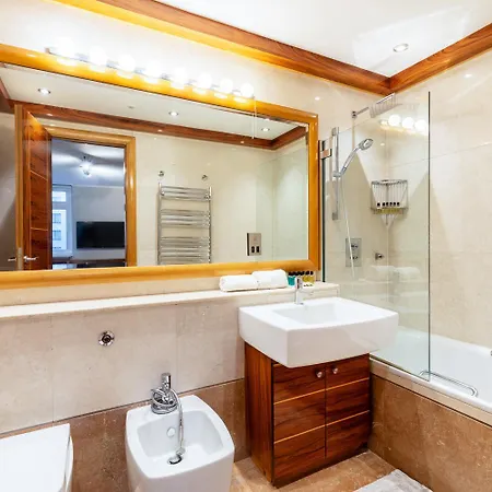 Mayfair Deluxe Apartment