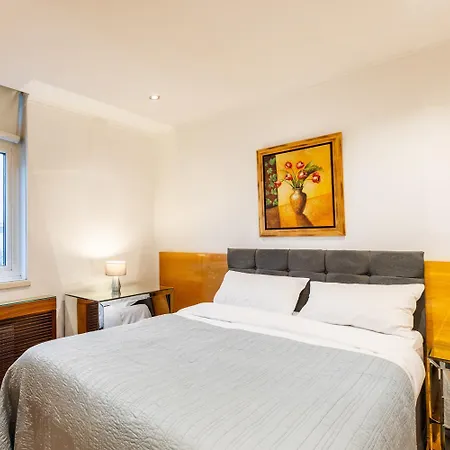 Mayfair Deluxe Apartment