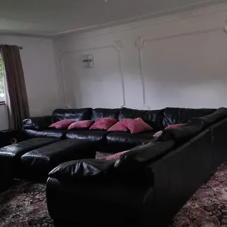 Secluded 4 Bedroom House * Bromley